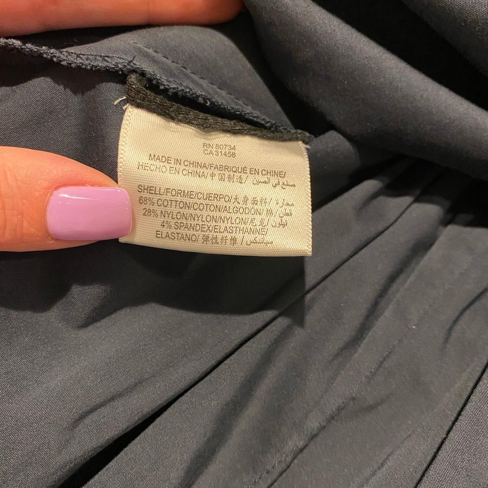 🛼 BCBGMAXAZRIA 🛼 Navy Blouse - Picture 4 of 6